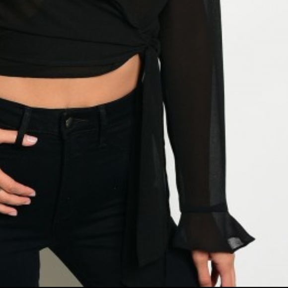 LAST1️⃣//BLACK RUFFLE CROPPED TOP - Picture 7 of 10